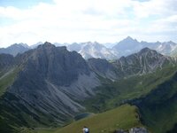 von der Schochenspitze_Steinkar u Lachenspitze_Lache u Hochvogel.JPG